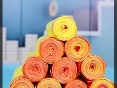 Çevre dostu geri dönüştürülmüş çöp torbası geri dönüştürülmüş plastikten yapılmış ve ip kapalı